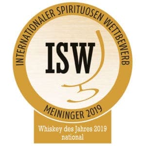 Goldene runde Plakette mit der Aufschrift Internationaler Spirituosen Wettbewerb und Meininger 2019, mit ISW in Fettdruck und Whiskey des Jahres 2019 national am unteren Rand.