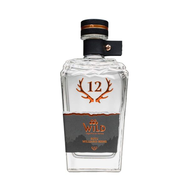 Eine Klarglasflasche mit Rote Williams-Birne Brandy mit einem Geweih-Logo und einem schwarz-kupferfarbenen Etikett.
