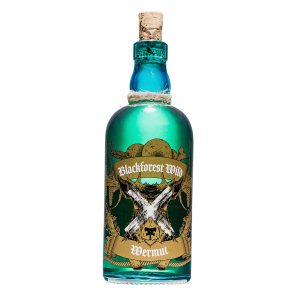 Eine grüne Glasflasche mit der Aufschrift Blackforest Wild Wermut, mit einem Korkverschluss und dekorativen Illustrationen, darunter Geweihe und Laub, auf der Vorderseite.
