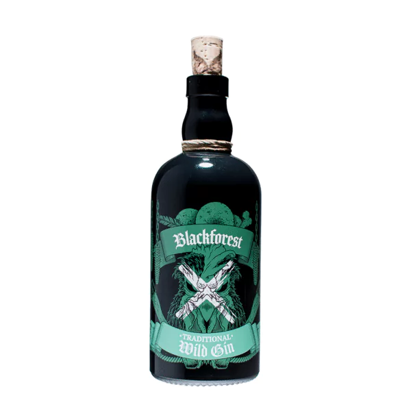 Die Flasche aus dunklem Glas mit der Aufschrift Blackforest Wild Gin Traditional ist mit grünen und weißen Grafiken versehen und mit einem Korken verschlossen.