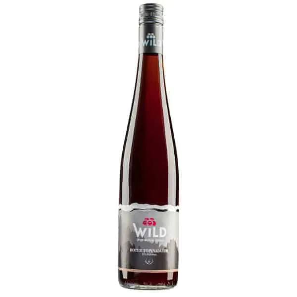 Hohe, durchsichtige Flasche Wild Roter Topinambur-Likör mit schwarzem Schraubverschluss und einem silbernen, weißen und roten Etikett mit dem Marken- und Produktnamen.